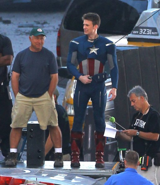 Illustration for article titled The Avengers set photos
